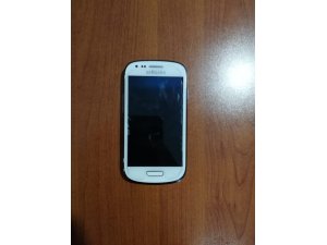 81 Yaşındaki yaşlı adam hasta adamın telefonunu çaldı