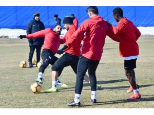 Antrenman sonrası Kone’ye doğum günü süprizi