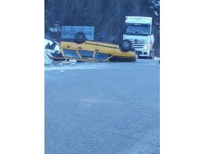 Takla atan otomobilde üç kişi yaralandı