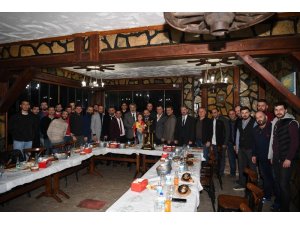 Başkan Üzülmez, şampiyon olan futbol takımlarını tebrik etti