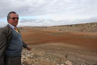 Emen'de ekili araziler su baskınından kurtuluyor