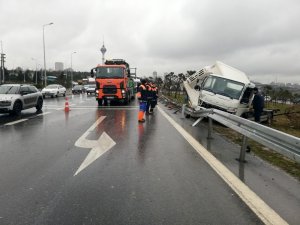 Büyükçekmece E-5’te kamyonet devrildi: 1 yaralı
