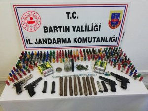 Evlerini cephaneliğe dönüştürmüşler