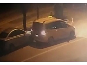 Geri gelirken, otomobile çarptı kaçtı