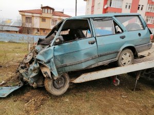 Hastaneye kontrole giden çiftin otomobili tarlaya uçtu: 1 ölü, 1 Yaralı