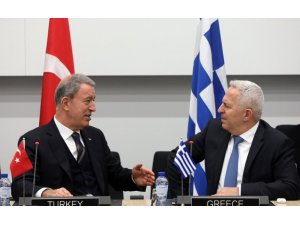 Milil Savunma Bakanlığı:"Millî Savunma Bakanımız Hulusi Akar ve Yunanistan Millî Savunma Bakanı Evangelos Apostolakis bugün yaptıkları görüşmede iki ülke arasındaki mevcut meseleleri ele aldılar"