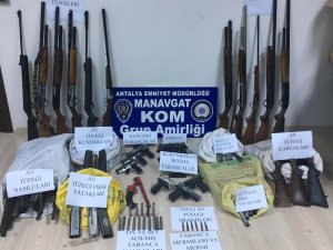 Antalya’da silah kaçakçılarına operasyon