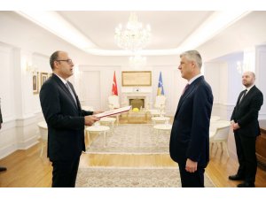 Türkiye’nin yeni Kosova Büyükelçisi Sakar Cumhurbaşkanı Thaçi’ye güven mektubunu sundu