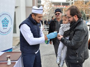 NEÜ’de öğrencilere salep ikramı