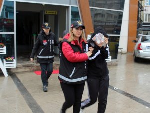 Kocaeli’de fuhuş yaptırtan ruhsatsız otel sahibi ve çalışanı tutuklandı