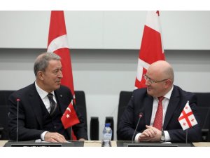 Milli Savunma Bakanı Akar’dan NATO toplantılarında bir dizi görüşme