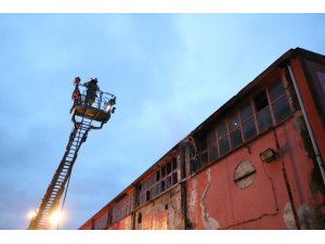 Tuzla’da korkutan fabrika yangını