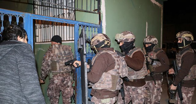 Şafak vakti terör operasyonu: 24 gözaltı