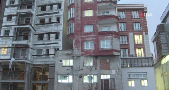Bağcılar'da 9 katlı bir bina görenleri hayrete düşürdü