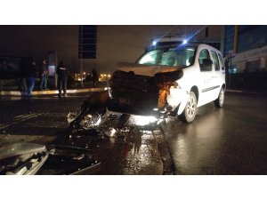 İşçi servisi hafif ticari araçla çarpıştı: 2 yaralı