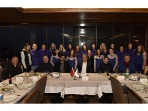 Uysal’dan hentbolculara moral yemeği