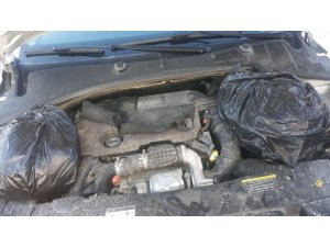 Uyuşturucuyu fren lambasının içine saklamışlar