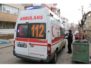 Eve balkondan girmek isteyen çocuk düşerek yaralandı