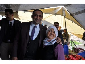 Atsız Afşın aracı oldu semt pazarı sorunu çözüldü