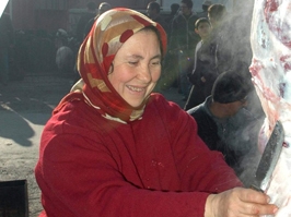 Çocukları için kurban kesiyorlar