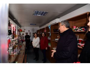 İsmail Erdem’den Ataşehirlilere 14 Şubat’ta kırmızı karanfil
