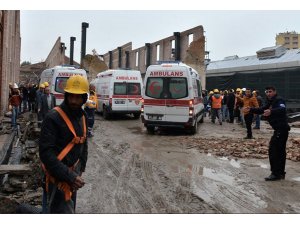 GÜNCELLEME 2 - Adana'da restorasyonu yapılan müzenin duvarı çöktü