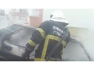 Sahipsiz otomobil çıkan yangında küle döndü