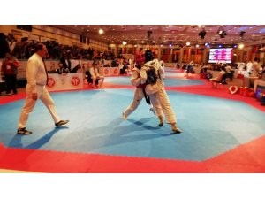 Kuşadası Belediyespor’dan taekwondoda gümüş madalya