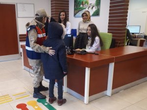 Aranan kız çocuğu bodrum katta uyurken bulundu