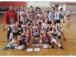 Kavaklı Anadolu Lisesi voleybolda yarı finale yükseldi