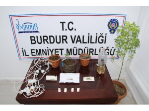 Burdur’da uyuşturucu satıcılarına suçüstü