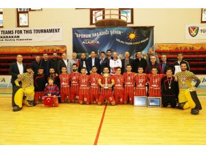 Hokeyciler Bakan Kasapoğlu’ndan kapalı salon istiyor