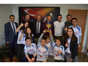 Robotik kodlama öğrencilerine ‘İlham verici takım ödülü’