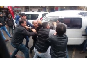 Sürücülerin yol kavgası
