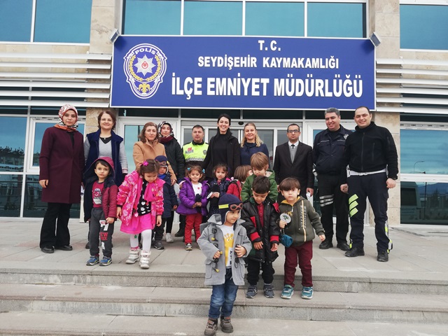 Konya'da anaokulu öğrencilerinden "Geleceğini Çöpe Atma" projesine destek