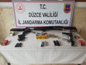 Jandarmadan ruhsatsız silah baskını
