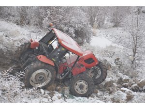 Uçuruma yuvarlanan traktörden atlayarak kurtuldu