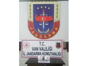 Başkale’de 1 kilo 900 gram metamfetamin ele geçirildi