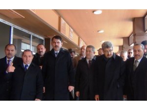 Bakan Kurum, Erciş’te incelemelerde bulundu