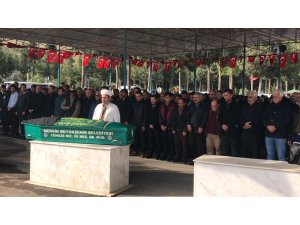 Kübra öğretmen öğrencilerinin gözyaşları arasında defnedildi