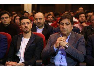 Ünal Karaman ve Trabzonsporlu futbolcular, öğrencilerle buluştu