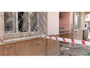 102 yaşındaki yaşlı kadın evde çıkan yangında mahsur kaldı
