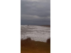 Karadeniz’de kuru yük gemisi karaya oturdu