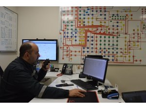 Anteni dağıtım hattına düşürdü ilçeyi elektriksiz bıraktı