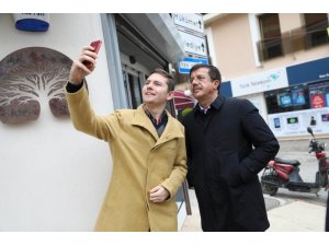 Nihat Zeybekci sosyal medyada çok konuşuldu, rakiplerine fark attı