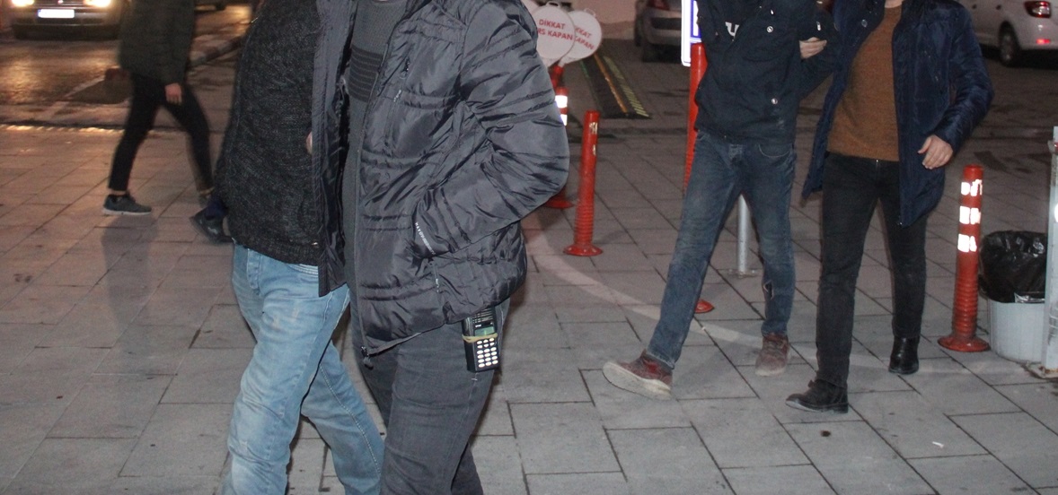 Kapıdaki ayak izinden yakalandılar