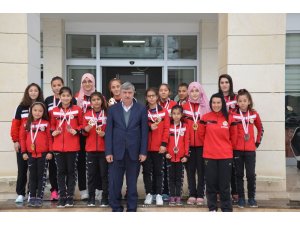 Köyceğiz Belediyespor bayan güreşçilerinden madalya yağmuru