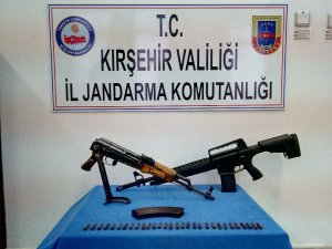Şüphe üzerine durdurulan araçta kalaşnikof marka silah ele geçirildi