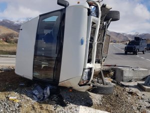 Minibüs ile otomobil çarpıştı: 7 yaralı