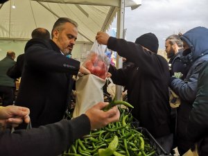 Büyükşehir Başkanı Aktaş, tanzim satış noktasında vatandaşa hizmet etti